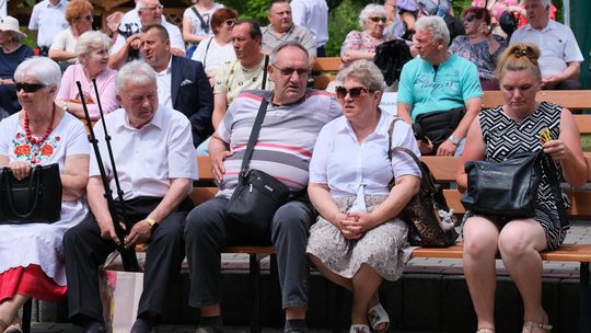 III Powiatowy Festiwal Piosenki Biesiadnej i Święto Rodzin Zastępczych w Nowinach [GALERIA ZDJĘĆ]