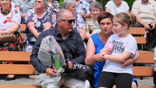 III Powiatowy Festiwal Piosenki Biesiadnej i Święto Rodzin Zastępczych w Nowinach [GALERIA ZDJĘĆ]