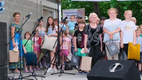 III Powiatowy Festiwal Piosenki Biesiadnej i Święto Rodzin Zastępczych w Nowinach [GALERIA ZDJĘĆ]