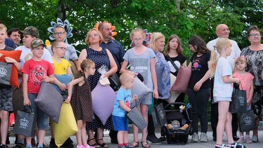 III Powiatowy Festiwal Piosenki Biesiadnej i Święto Rodzin Zastępczych w Nowinach [GALERIA ZDJĘĆ]