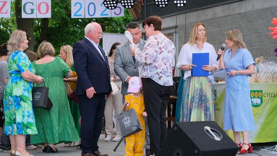 III Powiatowy Festiwal Piosenki Biesiadnej i Święto Rodzin Zastępczych w Nowinach [GALERIA ZDJĘĆ]