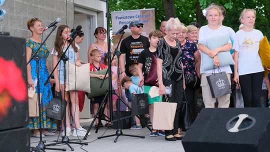 III Powiatowy Festiwal Piosenki Biesiadnej i Święto Rodzin Zastępczych w Nowinach [GALERIA ZDJĘĆ]