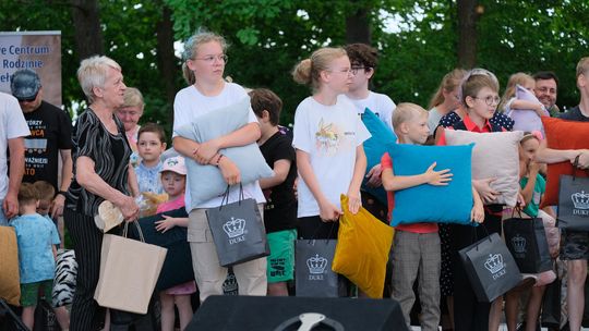 III Powiatowy Festiwal Piosenki Biesiadnej i Święto Rodzin Zastępczych w Nowinach [GALERIA ZDJĘĆ]