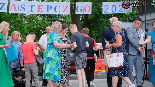 III Powiatowy Festiwal Piosenki Biesiadnej i Święto Rodzin Zastępczych w Nowinach [GALERIA ZDJĘĆ]