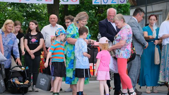 III Powiatowy Festiwal Piosenki Biesiadnej i Święto Rodzin Zastępczych w Nowinach [GALERIA ZDJĘĆ]
