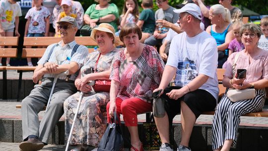 III Powiatowy Festiwal Piosenki Biesiadnej i Święto Rodzin Zastępczych w Nowinach [GALERIA ZDJĘĆ]