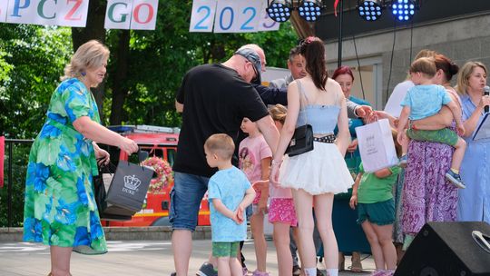 III Powiatowy Festiwal Piosenki Biesiadnej i Święto Rodzin Zastępczych w Nowinach [GALERIA ZDJĘĆ]