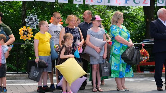 III Powiatowy Festiwal Piosenki Biesiadnej i Święto Rodzin Zastępczych w Nowinach [GALERIA ZDJĘĆ]