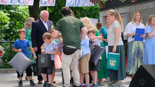 III Powiatowy Festiwal Piosenki Biesiadnej i Święto Rodzin Zastępczych w Nowinach [GALERIA ZDJĘĆ]