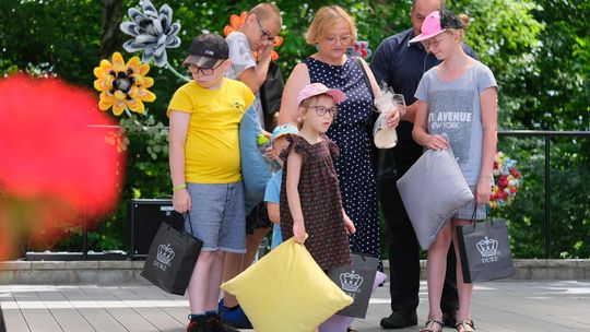 III Powiatowy Festiwal Piosenki Biesiadnej i Święto Rodzin Zastępczych w Nowinach [GALERIA ZDJĘĆ]