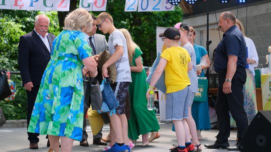 III Powiatowy Festiwal Piosenki Biesiadnej i Święto Rodzin Zastępczych w Nowinach [GALERIA ZDJĘĆ]