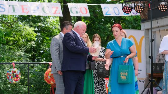 III Powiatowy Festiwal Piosenki Biesiadnej i Święto Rodzin Zastępczych w Nowinach [GALERIA ZDJĘĆ]