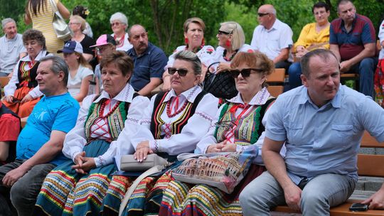 III Powiatowy Festiwal Piosenki Biesiadnej i Święto Rodzin Zastępczych w Nowinach [GALERIA ZDJĘĆ]