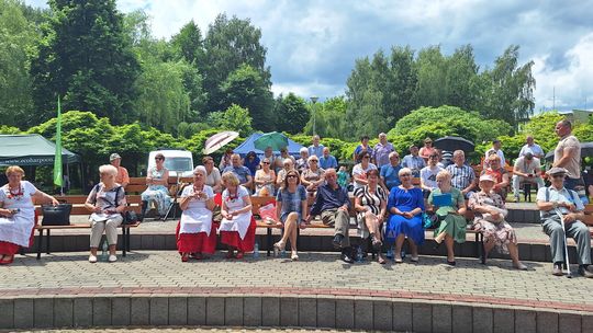 III Powiatowy Festiwal Piosenki Biesiadnej i Święto Rodzin Zastępczych w Nowinach [GALERIA ZDJĘĆ]