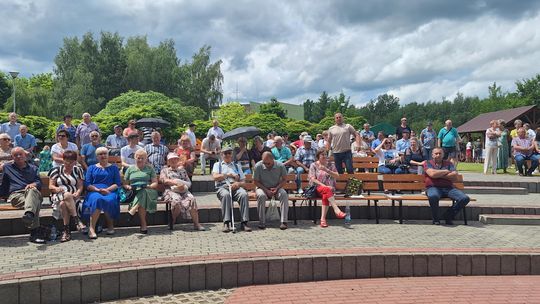 III Powiatowy Festiwal Piosenki Biesiadnej i Święto Rodzin Zastępczych w Nowinach [GALERIA ZDJĘĆ]