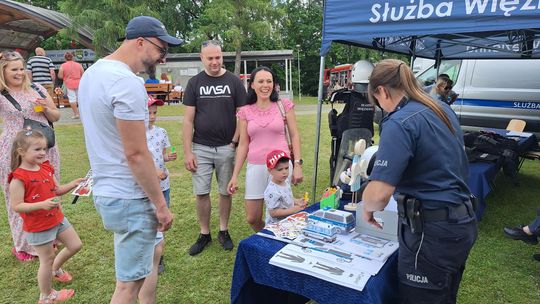 III Powiatowy Festiwal Piosenki Biesiadnej i Święto Rodzin Zastępczych w Nowinach [GALERIA ZDJĘĆ]