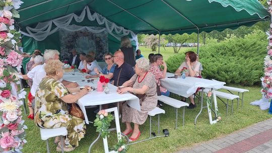III Powiatowy Festiwal Piosenki Biesiadnej i Święto Rodzin Zastępczych w Nowinach [GALERIA ZDJĘĆ]