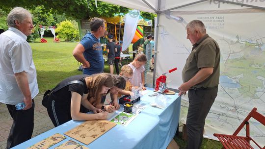 III Powiatowy Festiwal Piosenki Biesiadnej i Święto Rodzin Zastępczych w Nowinach [GALERIA ZDJĘĆ]