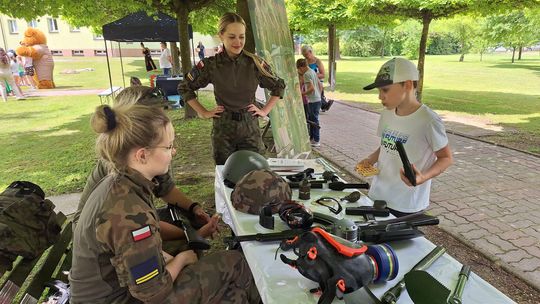 III Powiatowy Festiwal Piosenki Biesiadnej i Święto Rodzin Zastępczych w Nowinach [GALERIA ZDJĘĆ]