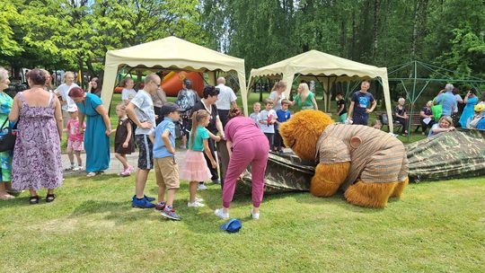 III Powiatowy Festiwal Piosenki Biesiadnej i Święto Rodzin Zastępczych w Nowinach [GALERIA ZDJĘĆ]