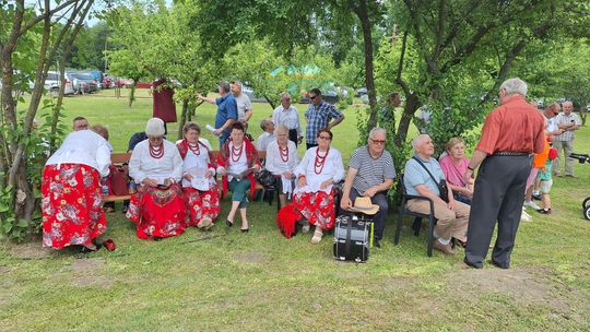 III Powiatowy Festiwal Piosenki Biesiadnej i Święto Rodzin Zastępczych w Nowinach [GALERIA ZDJĘĆ]