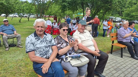 III Powiatowy Festiwal Piosenki Biesiadnej i Święto Rodzin Zastępczych w Nowinach [GALERIA ZDJĘĆ]