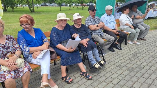 III Powiatowy Festiwal Piosenki Biesiadnej i Święto Rodzin Zastępczych w Nowinach [GALERIA ZDJĘĆ]