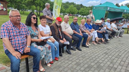 III Powiatowy Festiwal Piosenki Biesiadnej i Święto Rodzin Zastępczych w Nowinach [GALERIA ZDJĘĆ]