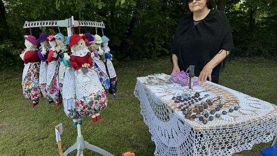 III Powiatowy Festiwal Piosenki Biesiadnej i Święto Rodzin Zastępczych w Nowinach [GALERIA ZDJĘĆ]