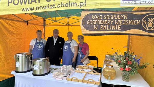 III Powiatowy Festiwal Piosenki Biesiadnej i Święto Rodzin Zastępczych w Nowinach [GALERIA ZDJĘĆ]