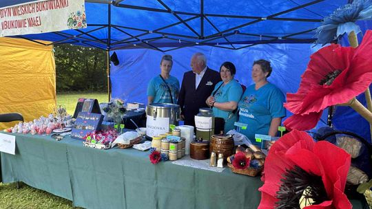 III Powiatowy Festiwal Piosenki Biesiadnej i Święto Rodzin Zastępczych w Nowinach [GALERIA ZDJĘĆ]