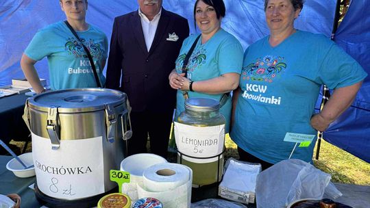 III Powiatowy Festiwal Piosenki Biesiadnej i Święto Rodzin Zastępczych w Nowinach [GALERIA ZDJĘĆ]