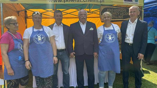 III Powiatowy Festiwal Piosenki Biesiadnej i Święto Rodzin Zastępczych w Nowinach [GALERIA ZDJĘĆ]