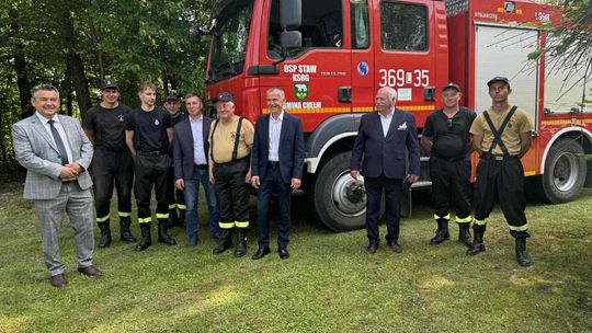 III Powiatowy Festiwal Piosenki Biesiadnej i Święto Rodzin Zastępczych w Nowinach [GALERIA ZDJĘĆ]