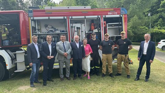 III Powiatowy Festiwal Piosenki Biesiadnej i Święto Rodzin Zastępczych w Nowinach [GALERIA ZDJĘĆ]