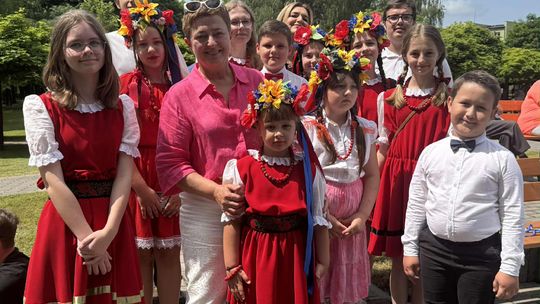 III Powiatowy Festiwal Piosenki Biesiadnej i Święto Rodzin Zastępczych w Nowinach [GALERIA ZDJĘĆ]