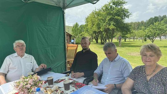 III Powiatowy Festiwal Piosenki Biesiadnej i Święto Rodzin Zastępczych w Nowinach [GALERIA ZDJĘĆ]