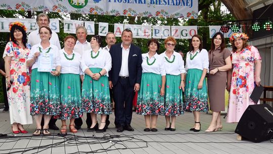 III Powiatowy Festiwal Piosenki Biesiadnej i Święto Rodzin Zastępczych w Nowinach [GALERIA ZDJĘĆ]