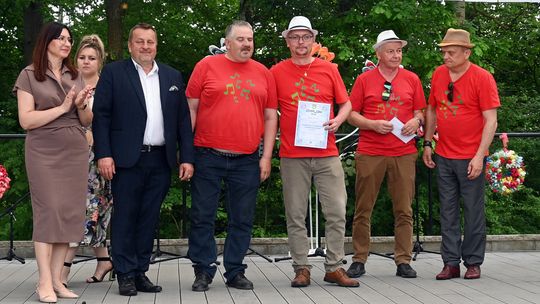 III Powiatowy Festiwal Piosenki Biesiadnej i Święto Rodzin Zastępczych w Nowinach [GALERIA ZDJĘĆ]