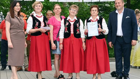 III Powiatowy Festiwal Piosenki Biesiadnej i Święto Rodzin Zastępczych w Nowinach [GALERIA ZDJĘĆ]