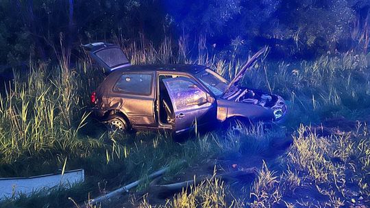 Z OSTATNIEJ CHWILI! Na trasie Okuninka–Włodawa auto wypadło z drogi [ZDJĘCIA]