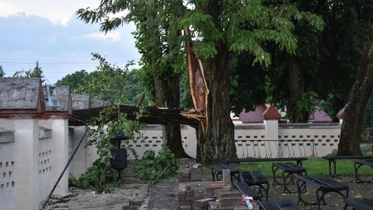 Pow. włodawski. Armagedon w Różańce. Wichura zrywała dachy, powalała drzewa [ZDJĘCIA]