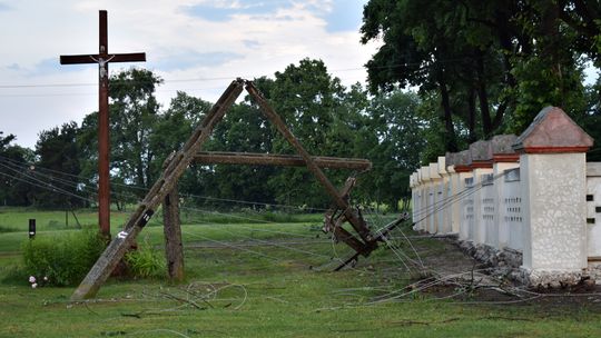 Pow. włodawski. Armagedon w Różańce. Wichura zrywała dachy, powalała drzewa [ZDJĘCIA]