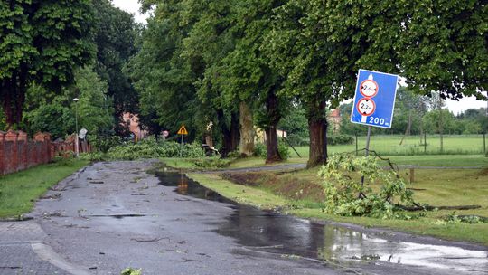 Pow. włodawski. Armagedon w Różańce. Wichura zrywała dachy, powalała drzewa [ZDJĘCIA]