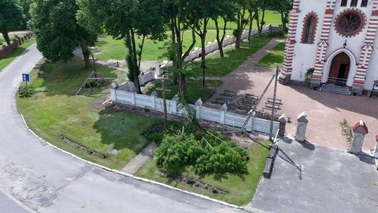 Pow. włodawski. Armagedon w Różańce. Wichura zrywała dachy, powalała drzewa [ZDJĘCIA]