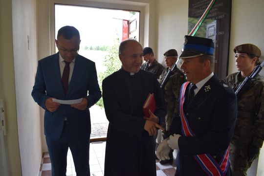 Gm. Gorzków. Odsłonięcie tablicy pamięci Sybiraków w Bobrowem [GALERIA ZDJĘĆ]