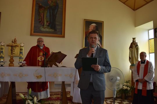 Gm. Gorzków. Odsłonięcie tablicy pamięci Sybiraków w Bobrowem [GALERIA ZDJĘĆ]