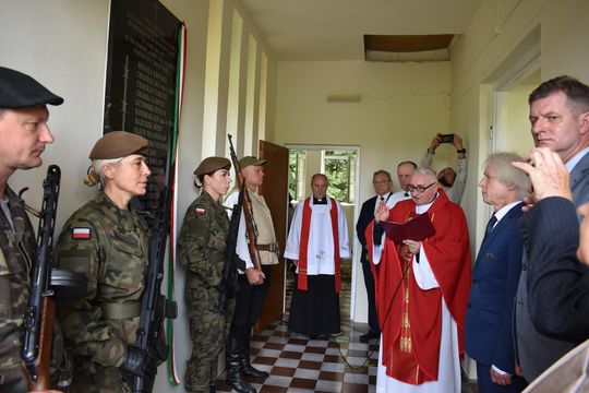 Gm. Gorzków. Odsłonięcie tablicy pamięci Sybiraków w Bobrowem [GALERIA ZDJĘĆ]