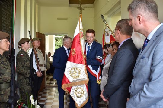 Gm. Gorzków. Odsłonięcie tablicy pamięci Sybiraków w Bobrowem [GALERIA ZDJĘĆ]
