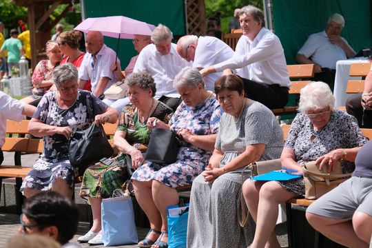III Powiatowy Festiwal Piosenki Biesiadnej i Święto Rodzin Zastępczych w Nowinach [GALERIA ZDJĘĆ]
